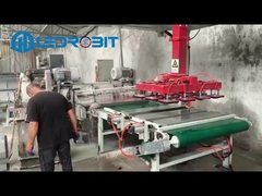 Automatische Maschine zum Be- und Entladen von Maschinen aus mehreren Ziegelsteinen