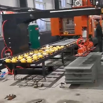 Spezielle Maschine für das Entladen von 300 kg schwerem Granitstein