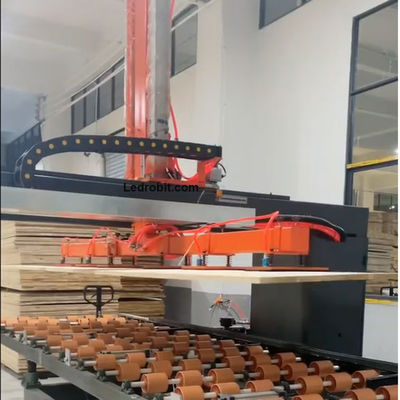 Automatisches CNC-Laden und Entladen von Holzplatten